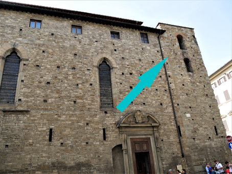 Florenz Geheimtipps: Schwebender Kopf an der Kirche Santa Maria Maggiore
