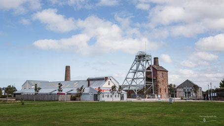 Fördergerüst der South Crofty Mine Heartlands in Pool in Cornwall, England