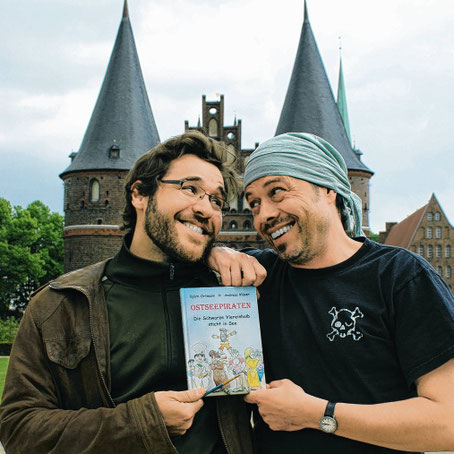 Nordisch by nature: Andreas Klüver (li.) und Björn Ortmann haben ein Kinderbuch mit regionalem Bezug erschaffen. (pa)