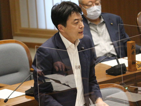 本会議 議案等に対する質疑にて
