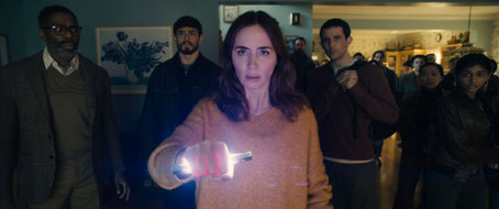 Présentatrice météo dans une chaîne de télé de Kansas City, Margaret Fairchild (Emily Blunt) a, à son insu, des dons extraterrestres (©UPI).
