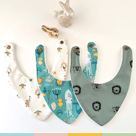 cette image représente 3 bavoirs bandanas pour bébé