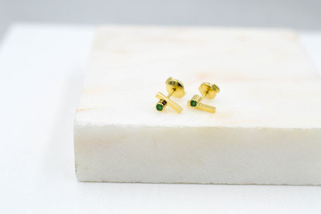 boucles d'oreilles Modernist en or jaune 18 carats et emeraude