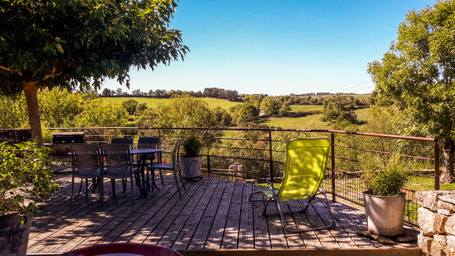 au dela de la terrasse la nature