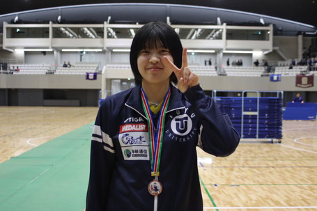 西岡は両ハンドの攻撃力を活かし、シングルスで第3位に入賞した(写真提供:スポーツ東洋)