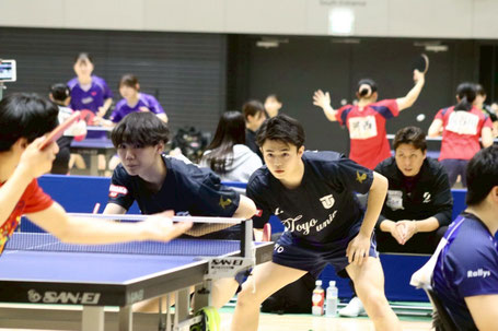 男子ダブルスでベスト32まで勝ち上がった大崎・三枝ペア。三枝はシングルスでもベスト16と活躍が光った(写真提供:スポーツ東洋)