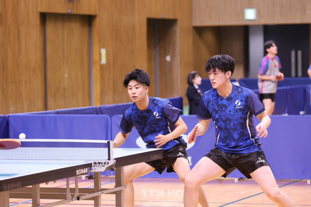 3回戦進出まであと一歩であった福本(慶応義塾大/写真左)・佐々木ペア(写真提供:卓球メディアRallys)