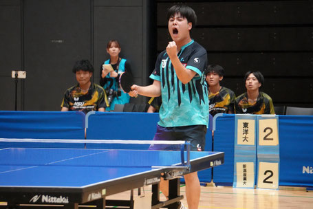 大貫は関西学院大学戦、新潟産業大学戦で単複勝利し、ベスト16進出の立役者となった