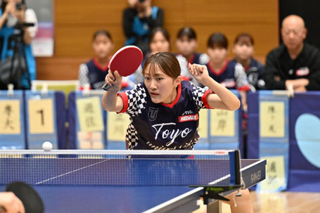 前半戦のシングルス3連勝でチームを引っ張った主将の佐藤(写真提供:関東学生卓球連盟)