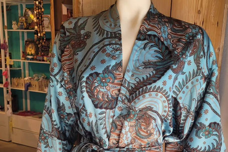 Satijnen kimono's uit Bali