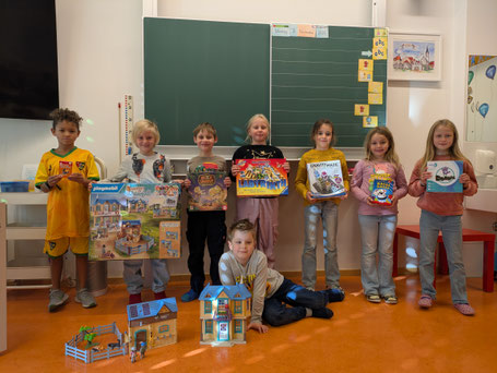 Die Kinder der Klasse 2d präsentieren die neuen Spiele