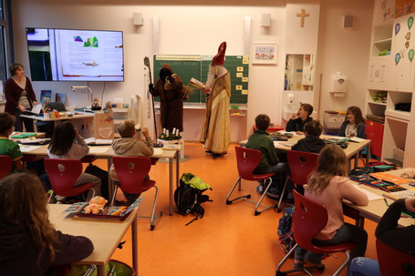 Knecht Ruprecht und Nikolaus in der Klasse 2d