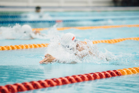 4-farbiges Zeigerkreuz für effizientes Intervall Schwimmtraining