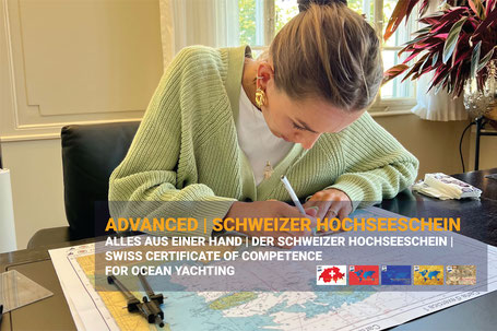 Lernende mit grünem Pullover arbeitet an Seekarte – Schweizer Hochseeschein mit vollständiger Betreuung und internationaler Anerkennung.