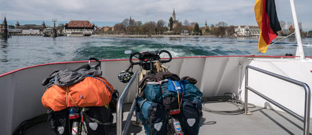 traversée fleuve à vélo bateau