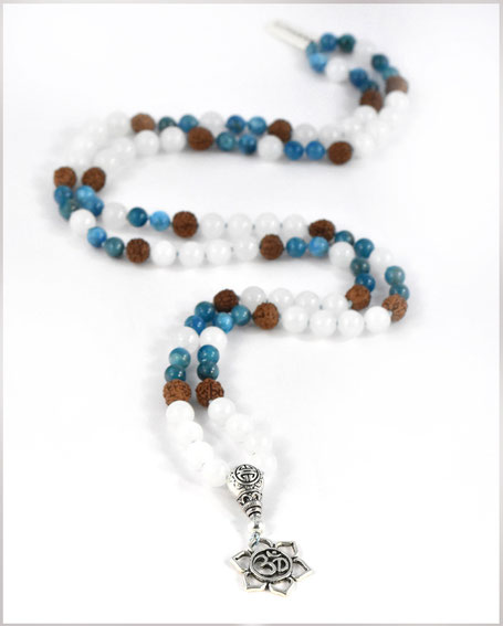 Mala Kette mit Apatit & Jade Edelsteinen und Rudraksha Perlen  - Kalyani -  99,- €