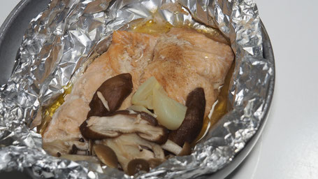 料理写真5「鮭のホイル焼き」