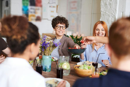 Das Team einer Firma ernährt sich gemeinsam gesund