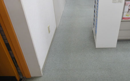 復元洗浄後の事務所通路カーペットの仕上がり