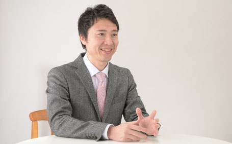 丁寧な説明・打ち合わせを行う清掃スタッフのイメージ