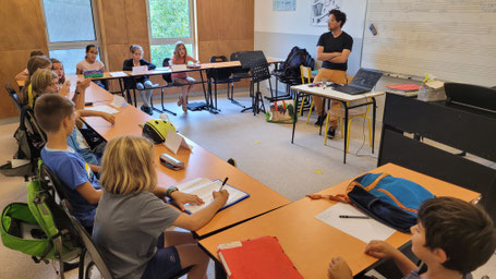 Ecole de musique EMC à Crolles – Grésivaudan : les élèves lors d’un cours de solfège (formation musicale).