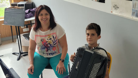 Ecole de musique EMC à Crolles – Grésivaudan : Cours d’accordéon avec Aurélie Gomet, professeur d’accordéon.