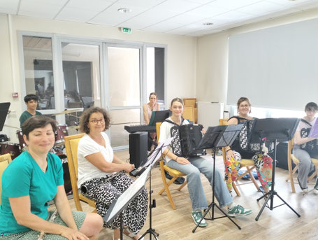 Ecole de musique EMC à Crolles – Grésivaudan : Répétition en orchestre.