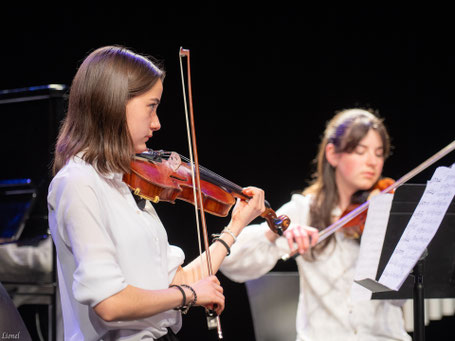 Ecole de musique EMC à Crolles - Grésivaudan : pratique collective de violon lors d'un concert