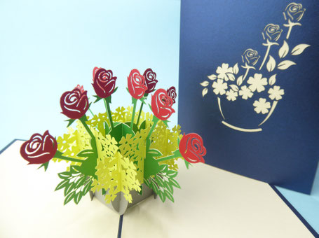 carte de remerciement en pop-up avec un panier de roses rouges et fleurs jaunes