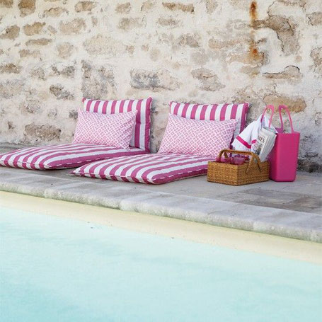 Design et coussins aménagement piscine