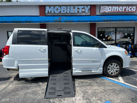 2017 Dodge Grand Caravan Wheelchair Van