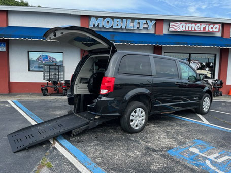 2017 Dodge Grand Caravan Wheelchair Van