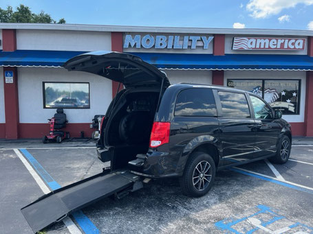 2017 Dodge Grand Caravan Wheelchair Van