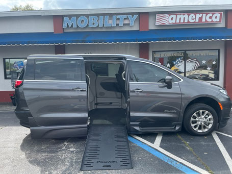 2021 Chrysler Pacifica Wheelchair Vans