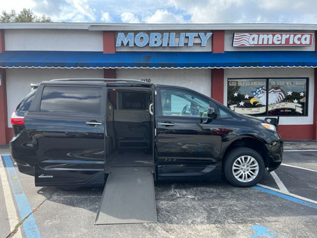 2017 Toyota Sienna Wheelchair Van