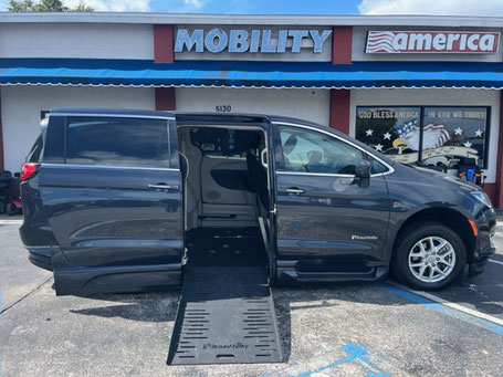 2020 Chrysler Pacifica Wheelchair Vans