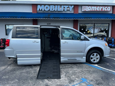 2012 Dodge Grand Caravan Wheelchair Van