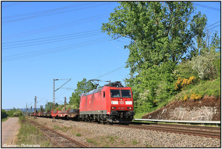 DB 185 038-7 mit einem Knüppelzug in Ensdorf, 06.05.2020 