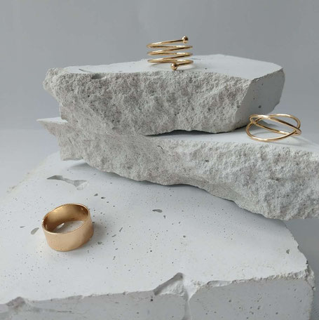 Free Form Broken White Concrete Set of 3 by PASiNGA