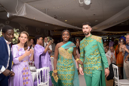 Entrée de mariés à Nantes, photographe de mariage à Cholet et Beaupréau.