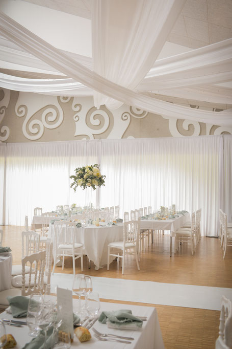 Décoration de la salle de réception des mariés avec Mathilde photographe de mariage à Cholet et à Beaupréau.