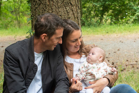 Location de robe de grossesse pour photo femme enceinte, portrait de famille et d'enfant à Ancenis et à Vallet. Photographe à le Mans et à Alençon.