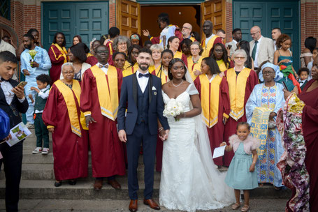Cérémonie religieuse avec gospel, photo de groupe à Nantes et mariage à Ancenis.