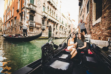 Honeymoon-Gondola-Photoshoot