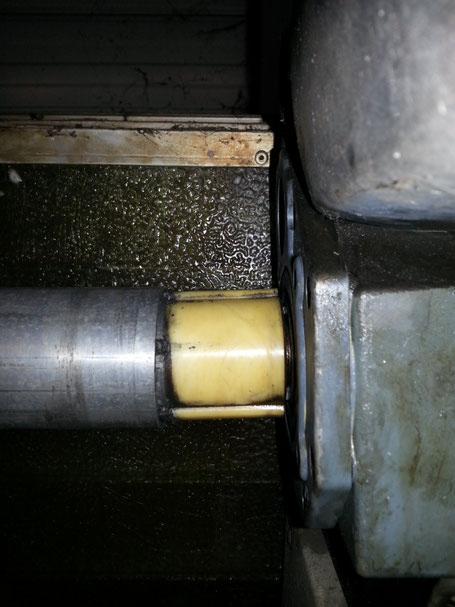 Aluminium Welle an Falttor ausgeschlagen ! Abriss möglich ! Lebensgefahr
