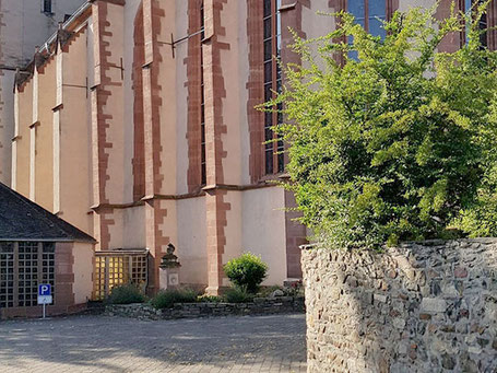 Am Platz um die Kirche St. Martin (2)