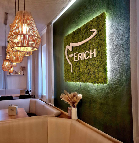 Cafe & Bar zum Erich Lokal