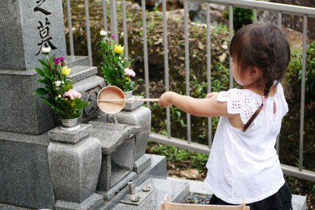 年齢別　子どもとのお墓参りのポイント