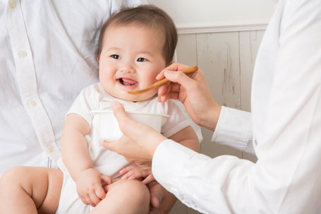 生後6か月〜1歳ごろ：離乳食デビュー期