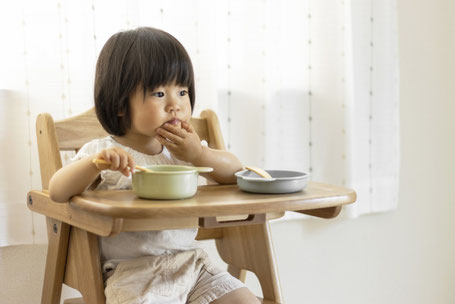 「座って食べる」習慣付けをさせる